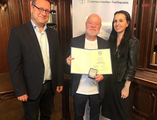 Verdienstmedaille des Hauptverbandes des Österreichischen Buchhandels an Erwin Riedesser