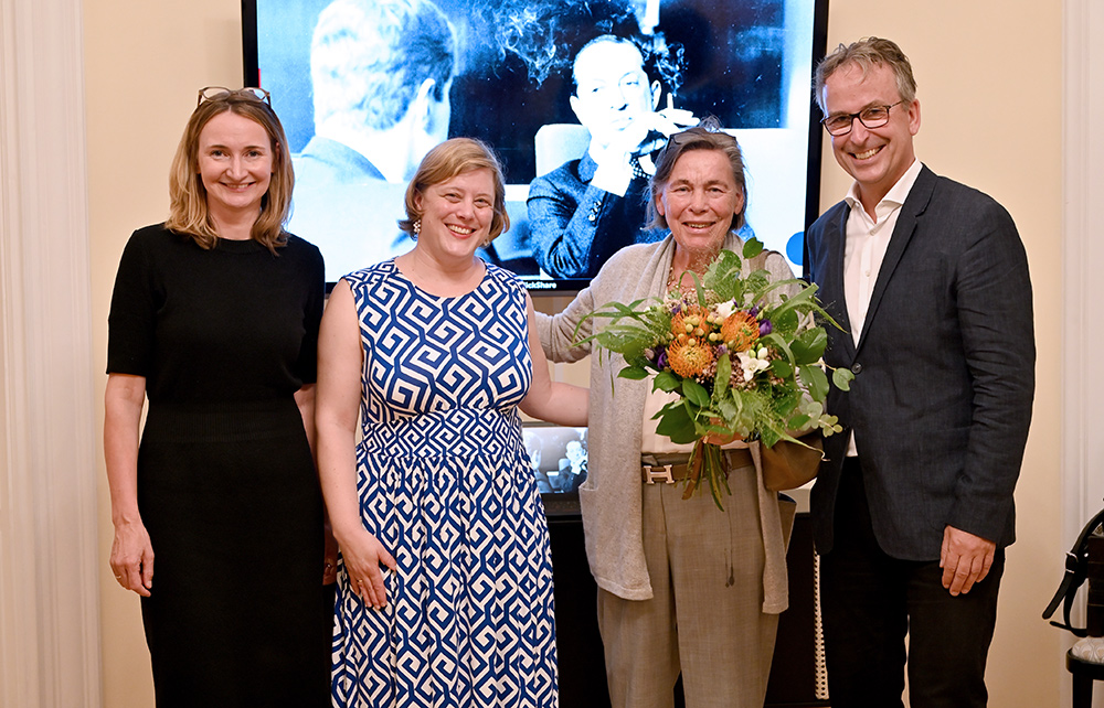 Elisabeth Stein-Hölzl (Molden Verlag), Susanne Falk (Molden-Stipendiatin), Hanna Molden (Witwe des Verlagsgründers Fritz Molden) und Matthias Opis (Molden Verlag) | © Clemens Fabry / Die Presse