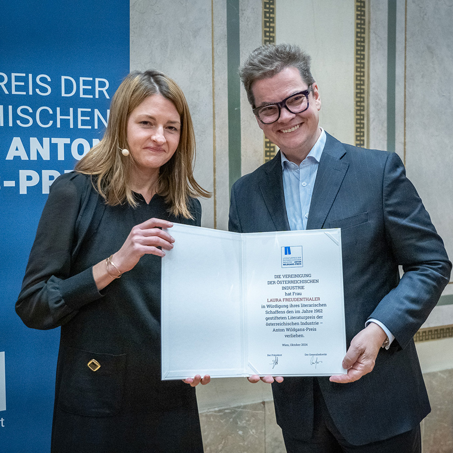 Laura Freudenthaler und Mag. Christoph Neumayer bei der Preisverleihung | © Industriellenvereinigung